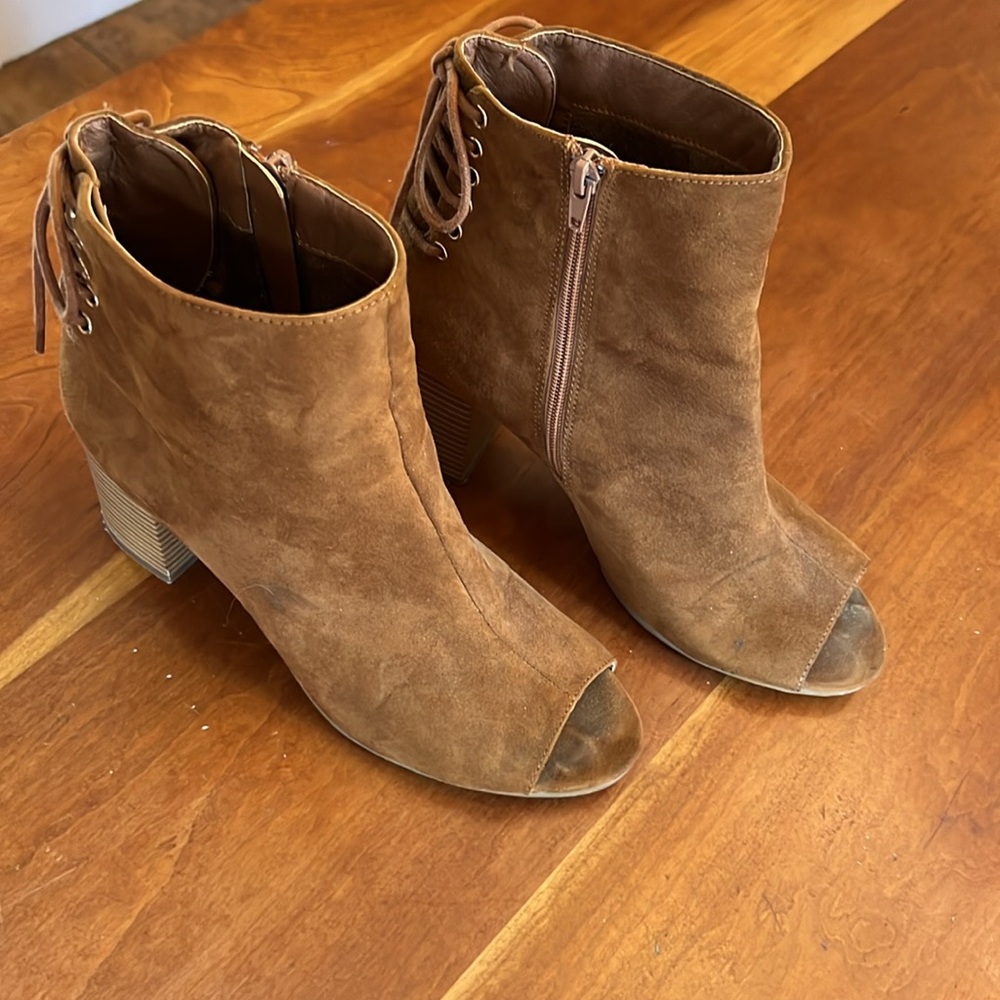 Caramel open toe booties with chunky heel, inside ankle zip, women’s sz 10